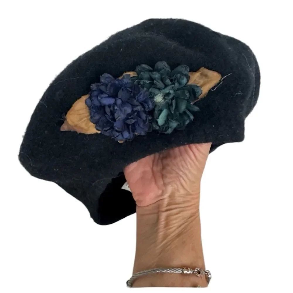 Gitano Accessories Vintage Black 100% Wool Flower Applique Beret Hat